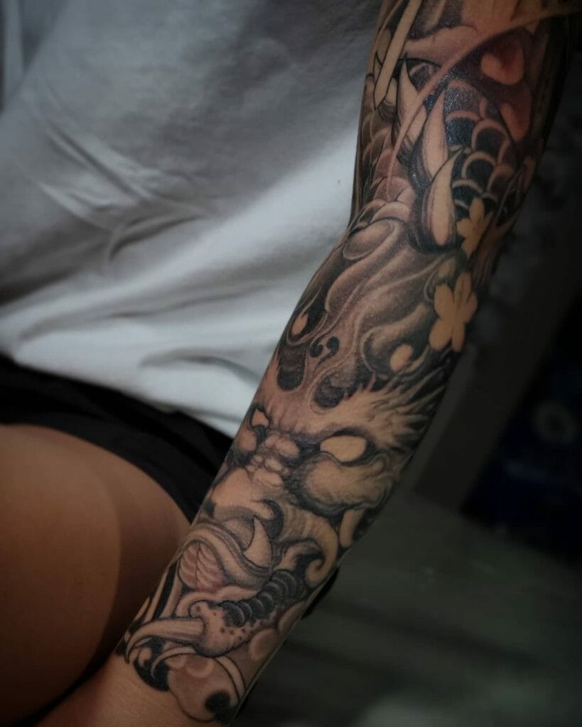 Drachenkopf Ärmel Tattoo am Arm