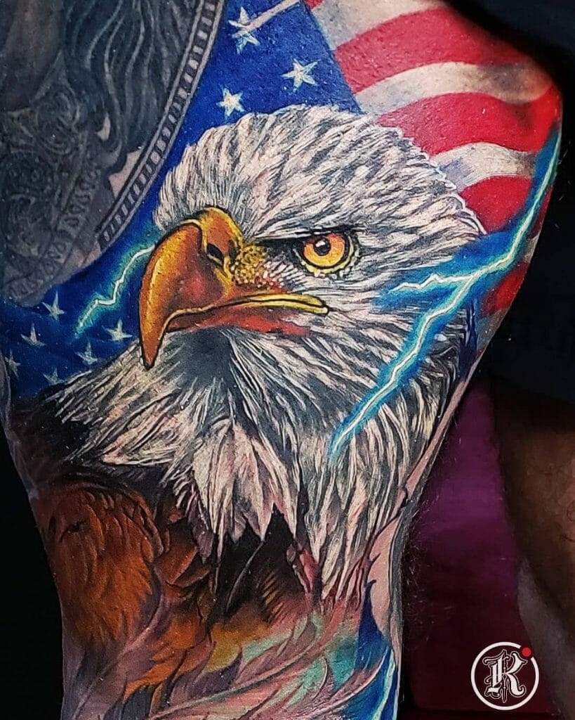 Adler mit Flügel-Tätowierung der amerikanischen Flagge