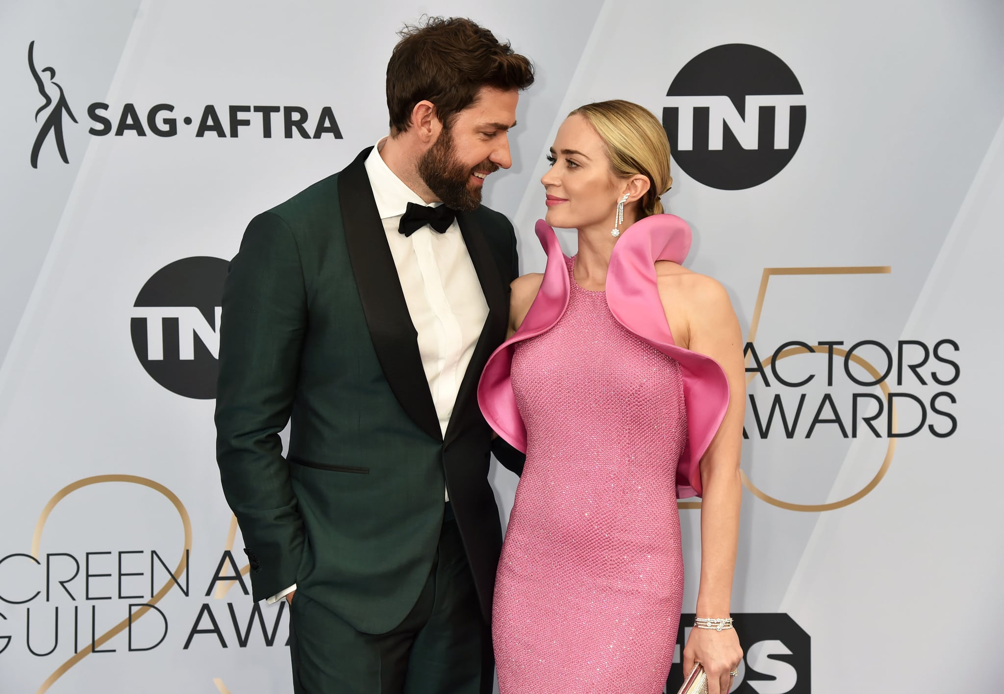 LOS ANGELES, CALIFORNIA - JANUARY 27: (LR) John Krasinski and Emily Blunt attend the 25th Annual Screen Actors Guild Awards at the Shrine Auditorium on January 27, 2019 in Los Angeles, California.  (Photo by Jeff Kravitz/FilmMagic)