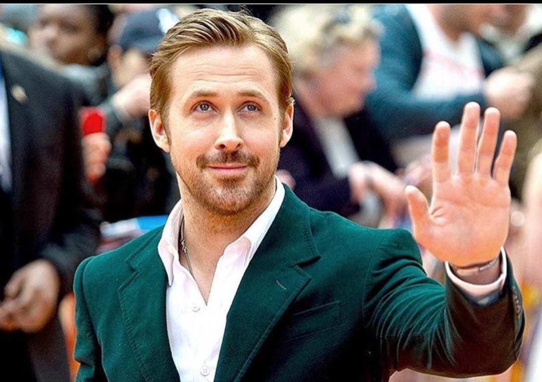 $70M Ryan Gosling often resorts to this $2,300 accessory when he needs a touch of glam

+2023