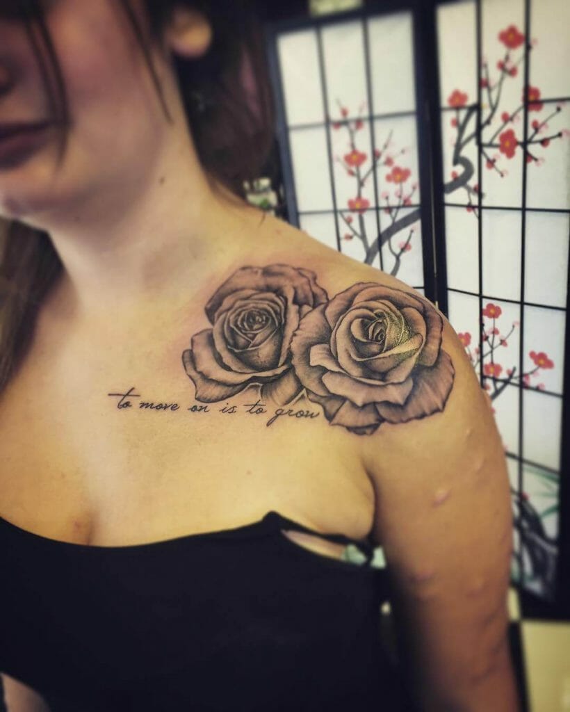 Ideen für Rose Schulter Tattoos mit motivierenden Phrasen