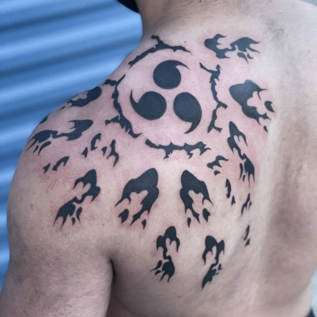 Minimalistisches Sasuke Curse Mark Tattoo