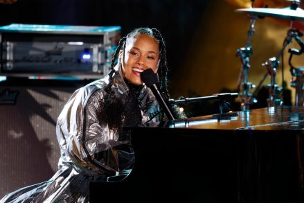 CHRISTMAS AT ROCKEFELLER CENTER - Season 2022 - Pictured: Alicia Keys - (Photo by: Peter Kramer/NBC)