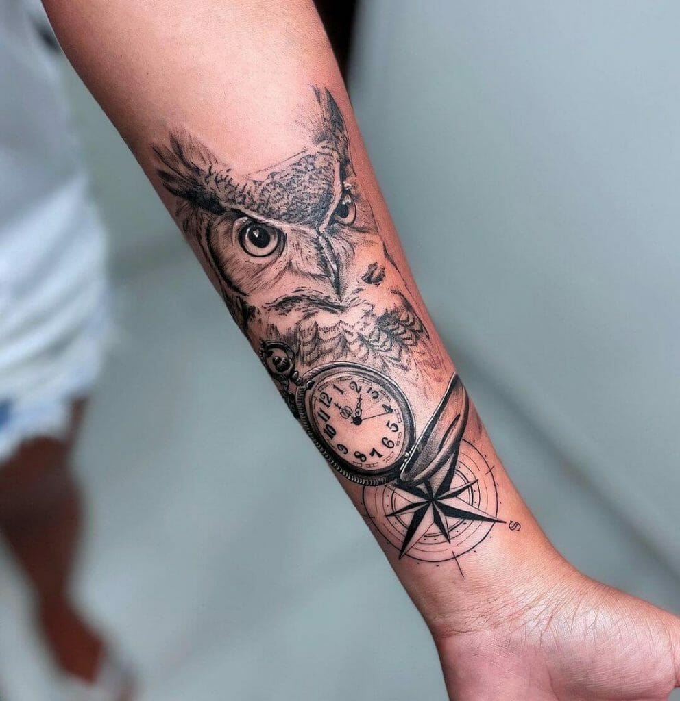 Owl Clock Tattoo mit Richtungskompass