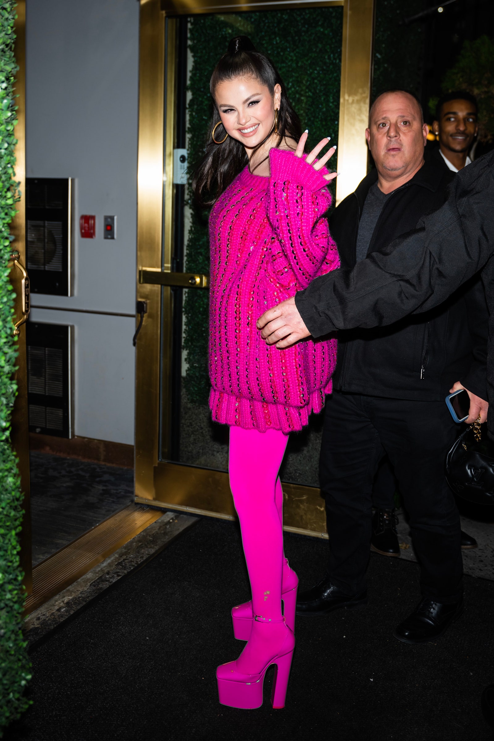 NEW YORK NEW YORK DECEMBER 11 Selena Gomez is seen at Midtown on December 11, 2022 in New York City.