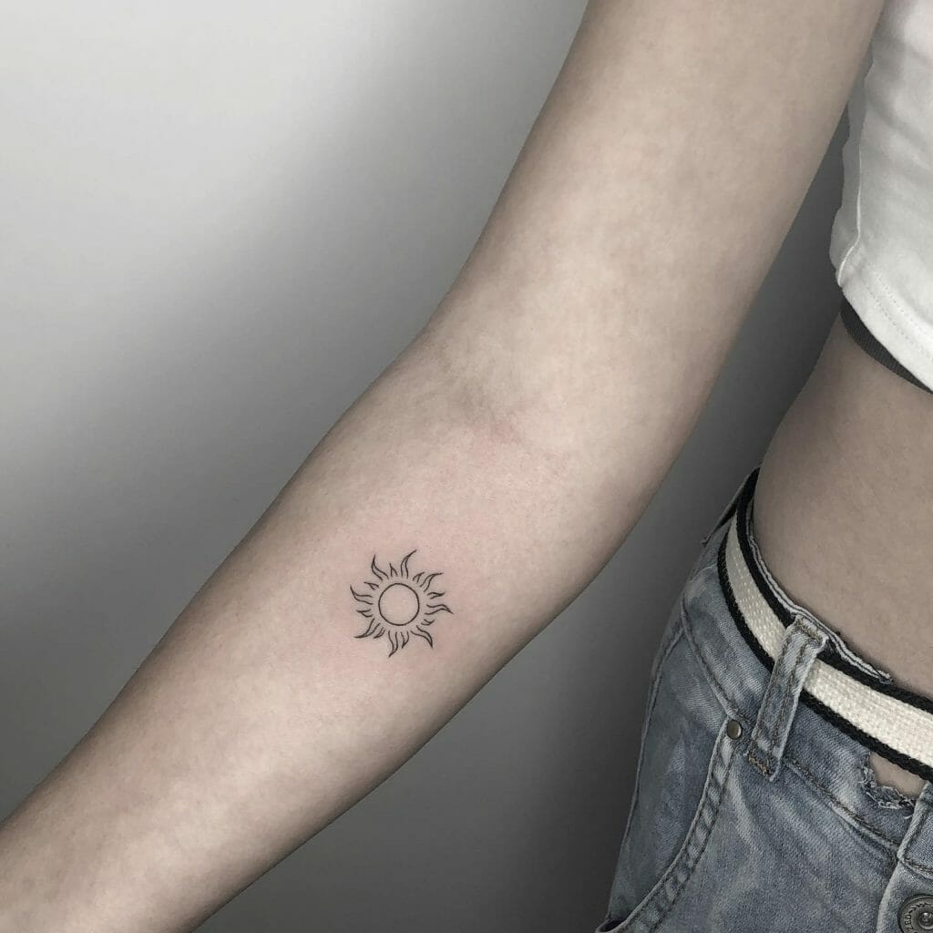 Kleines einfaches Sun Tattoo Design
