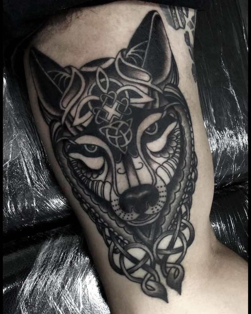 Das keltische Wolfskopf-Tattoo