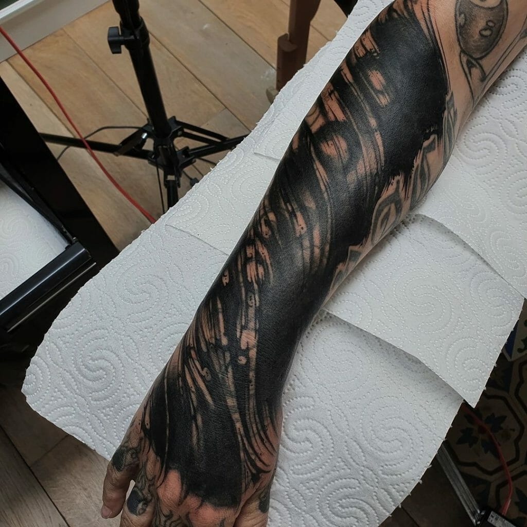 Das erschreckende brutale schwarze Tattoo