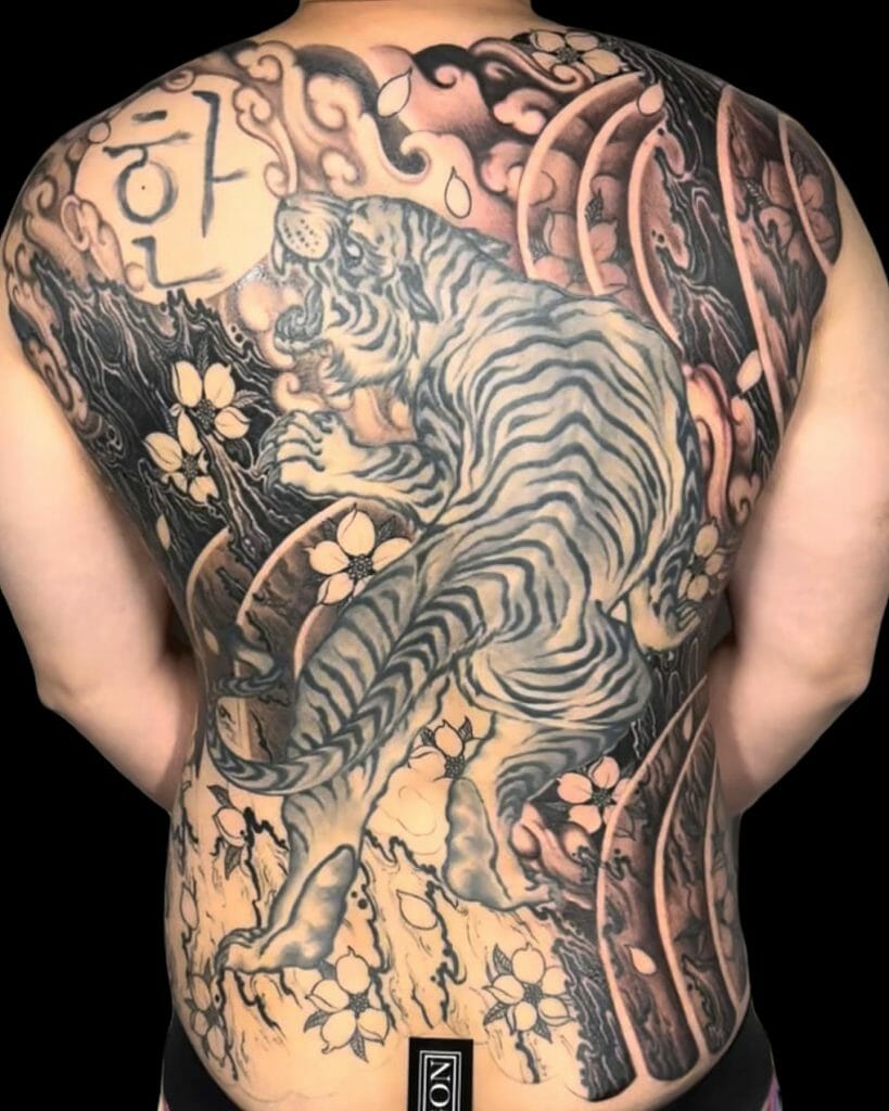 Tiger, Schildkröte und Phönix vietnamesisches traditionelles Tattoo