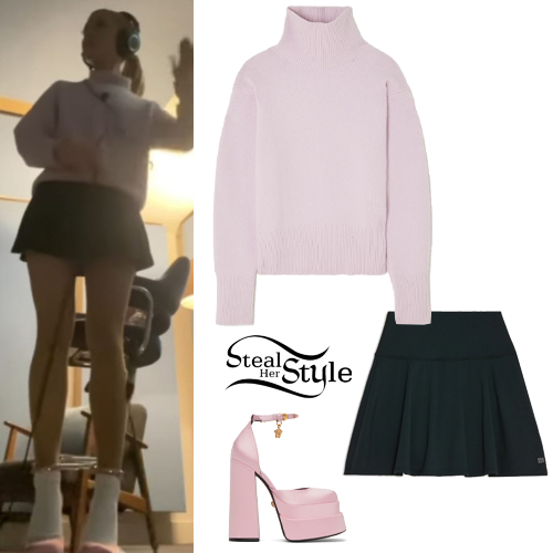 Ariana Grande: Pink Sweaters and Platforms

+2023