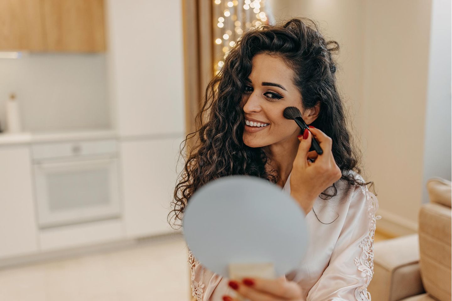 Make-up is often particularly glamorous on New Year's Eve.  This year it should also be easy. 