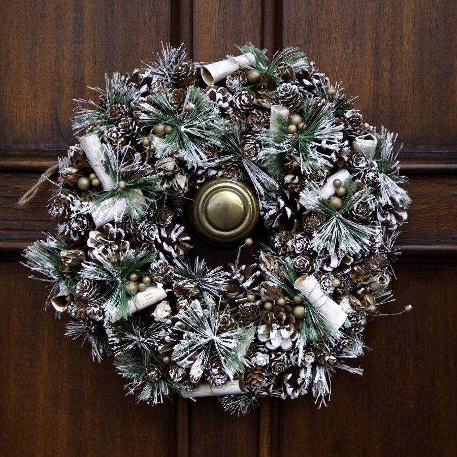 Christmas decorations for doors: 12 easy ideas to copy
