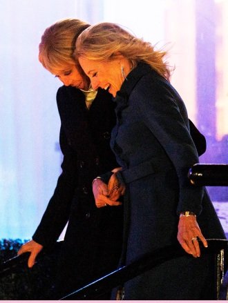 first lady dr  Jill Biden and Brigitte Macron, wife of French President Emmanuel Macron, depart after dining at Fiola Mare restaurant in Washington, DC, USA on Wednesday November 30, 2022.  Biden will welcome French President Emmanuel Macron at the first White House state dinner in more than three years on Thursday, at which recent tensions with Paris over defense and trade issues were put aside to celebrate the oldest US alliance.  Credit: Ting Shen/Pool via CNP.  November 30, 2022 Pictured: First Lady Dr.  Jill Biden and Brigitte Macron, wife of French President Emmanuel Macron, leave after dinner at Fiola Mare restaurant on Wednesday, November 30, 2022 in Washington, DC, United States.  Biden will welcome French President Emmanuel Macron to the first White House state dinner in more than three years on Thursday, at which recent tensions with Paris over defense and trade issues were put aside to celebrate the oldest US alliance.  Credit: Ting Shen/Pool via CNP.  Credit: Ting Shen - Pool via CNP / MEGA TheMegaAgency.com +1 888 505 6342 (Mega Agency TagID: MEGA922267_006.jpg) [Photo via Mega Agency]