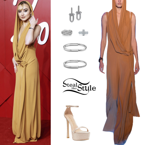 Sabrina Carpenter: Hooded Dress, Platform Sandals

+2023