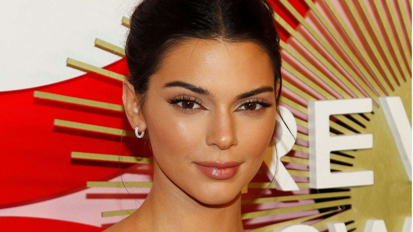 Cat Eyes: How to recreate Kendall Jenner’s look
+2023