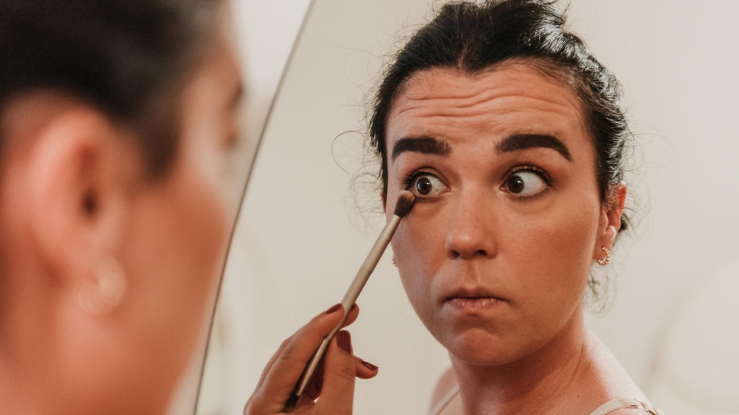 Make-up Fails: These make-up mistakes make everyone look older than they are
+2023