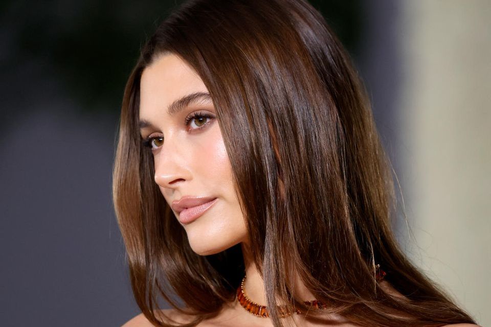 Model Hailey Bieber's hair is the definition of "Expensive brunette".