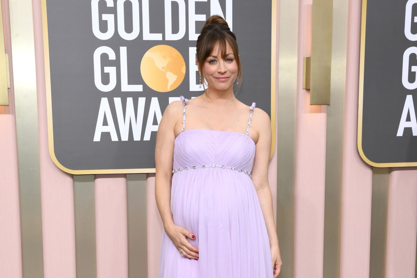Kaley Cuoco wraps her baby bump in a delicate lilac gown at the Golden Globes