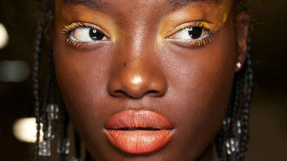 Caution: These lipstick colors make your teeth look yellow