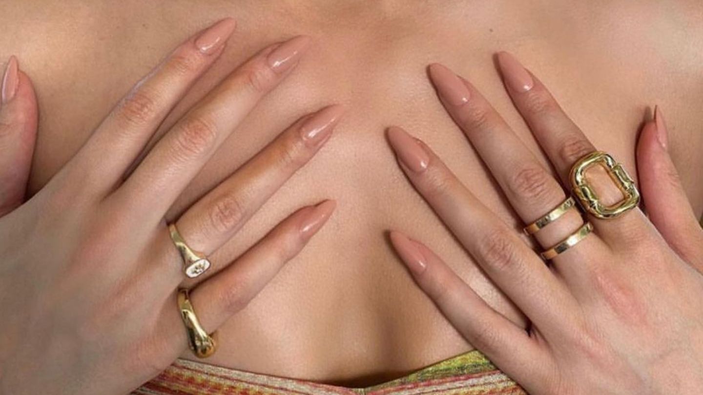 Rich Girl Nails: This manicure is currently taking over Hollywood
+2023