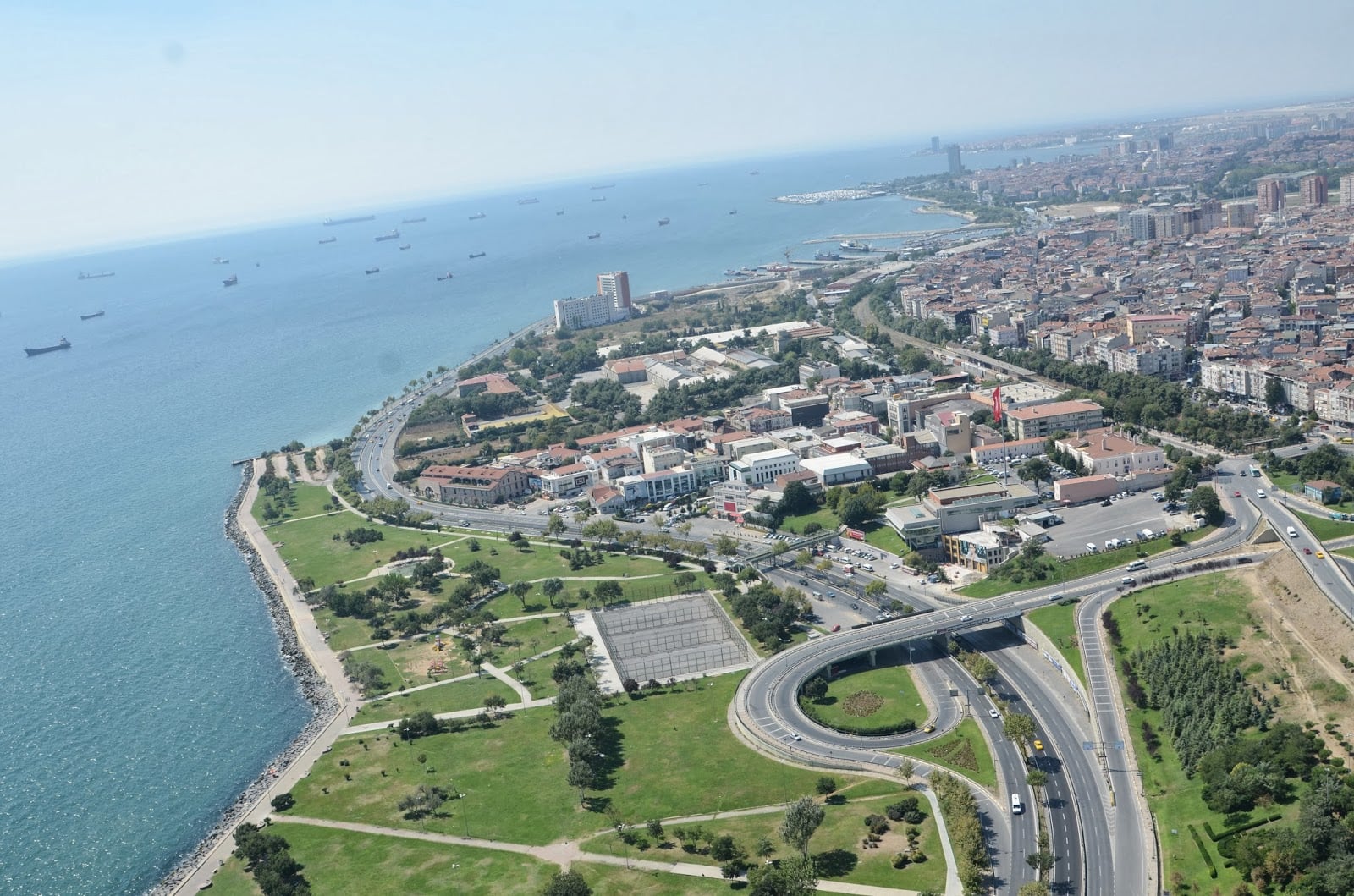 Best Neighborhoods of Istanbul where Young Professionals Can Invest

+ 2023