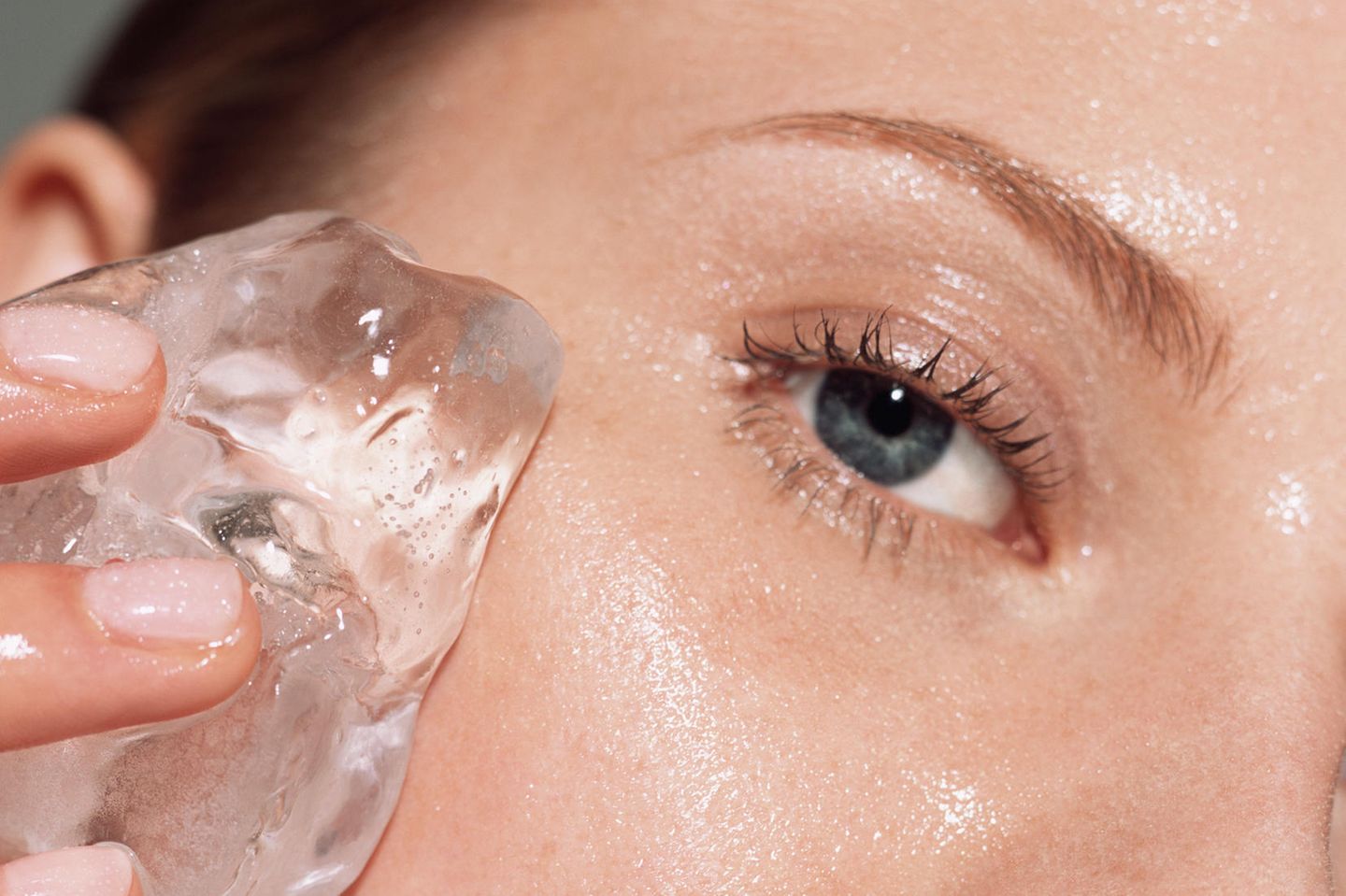 Skin Icing: This new trend promises us the ultimate glow, bet?!