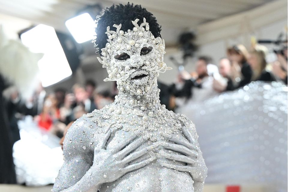 Lil Nas with extravagant cat make-up. 